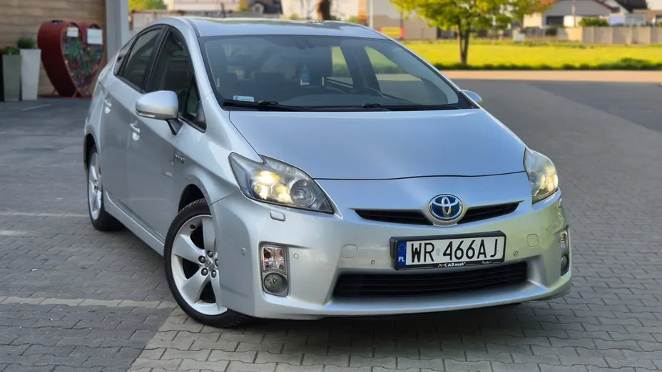 TOYOTA Prius -