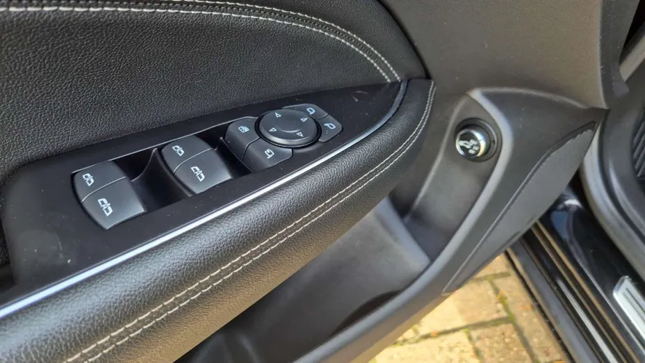OPEL Insignia -