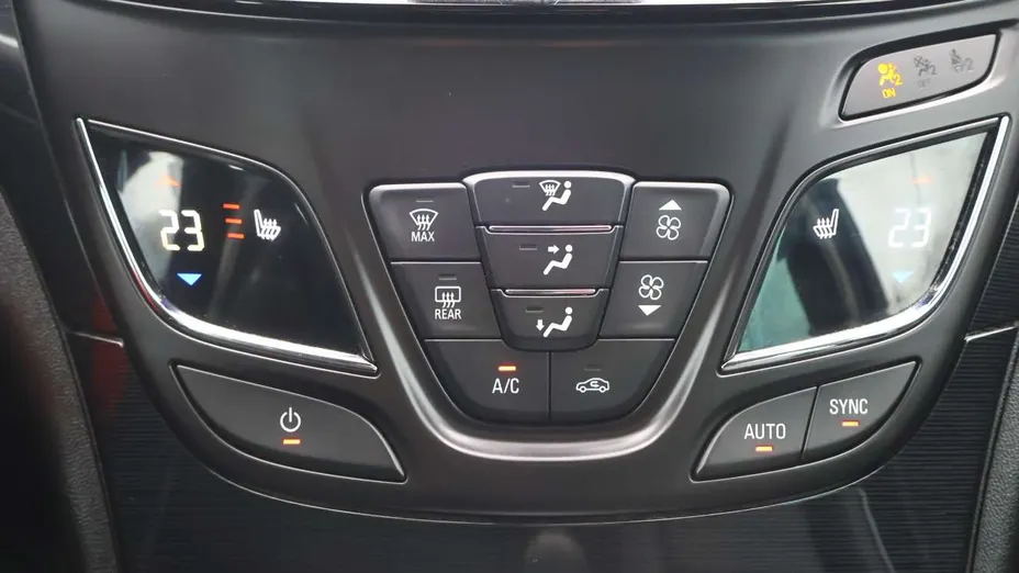 OPEL Insignia -
