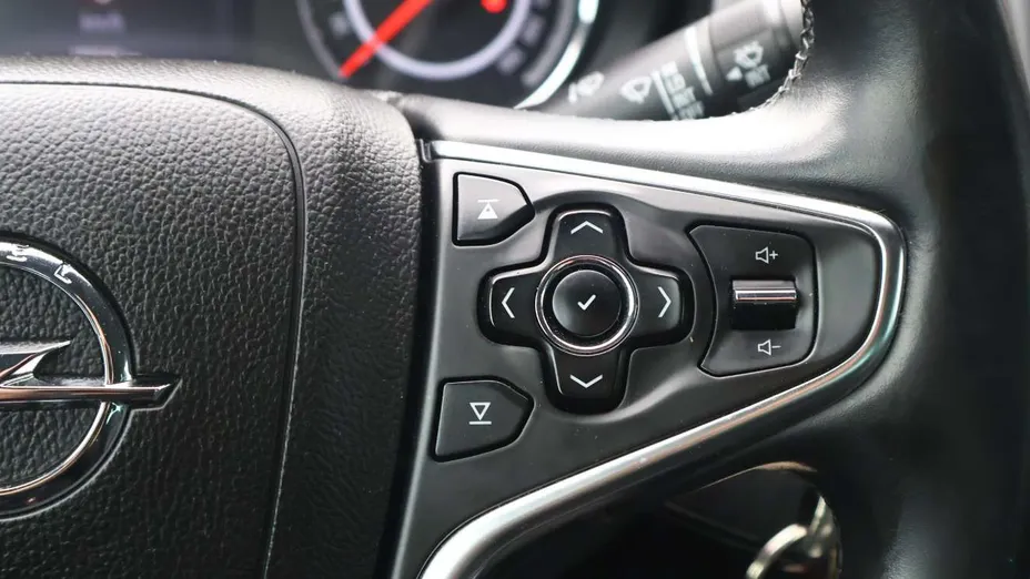 OPEL Insignia -
