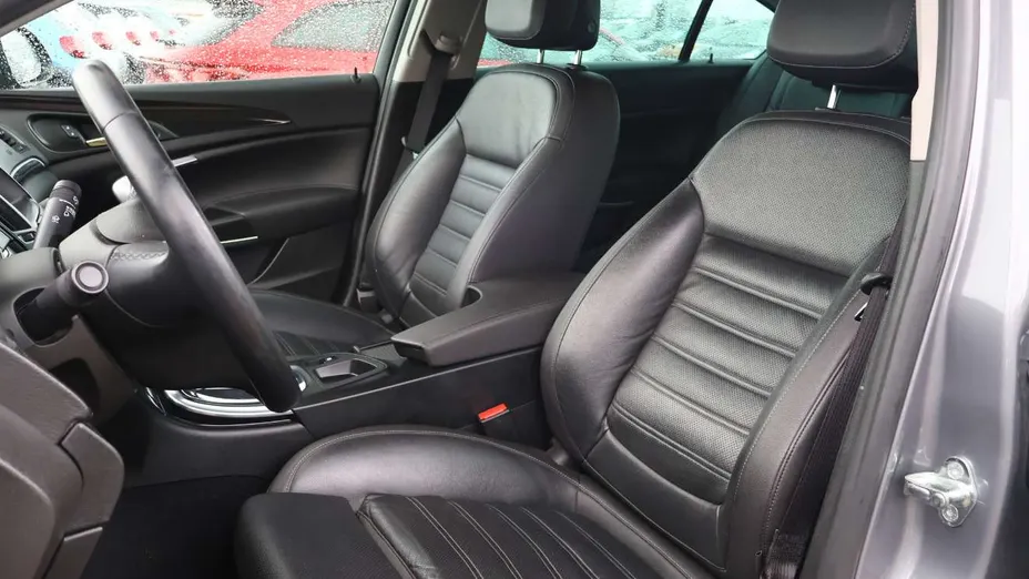 OPEL Insignia -