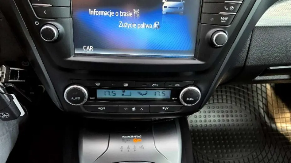 TOYOTA Avensis -