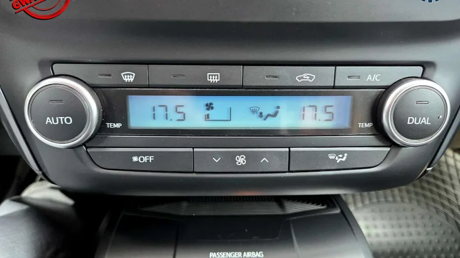 TOYOTA Avensis -