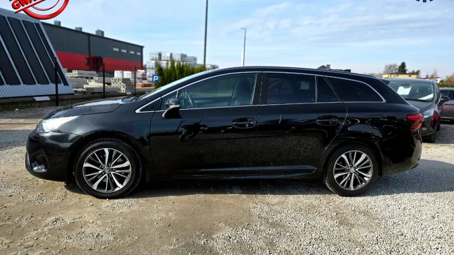 TOYOTA Avensis -