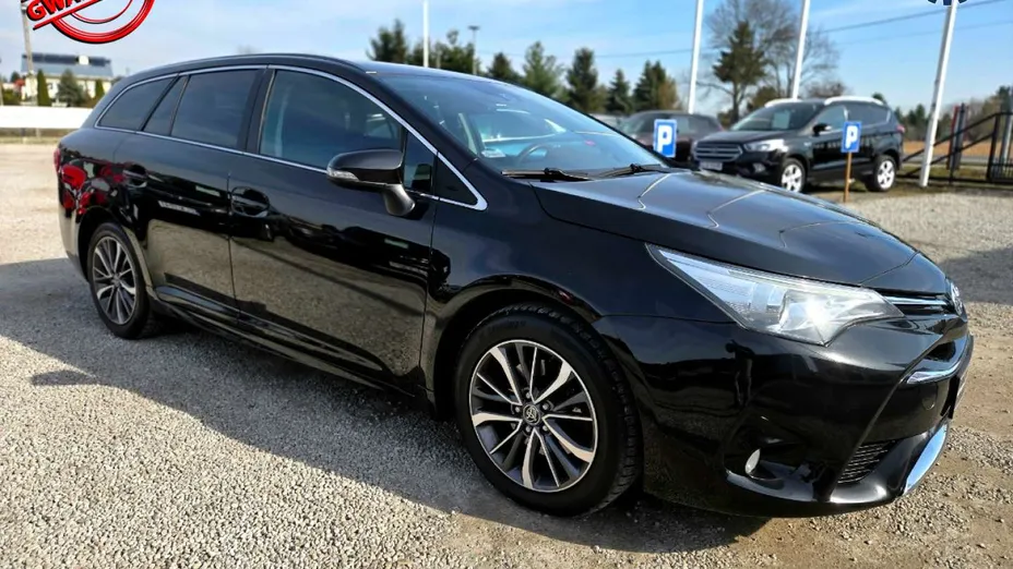 TOYOTA Avensis -