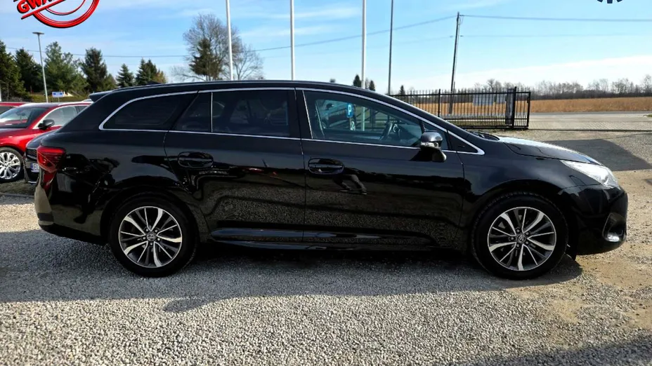 TOYOTA Avensis -