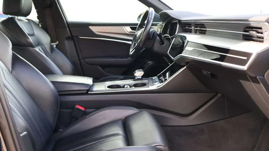 AUDI A6 -