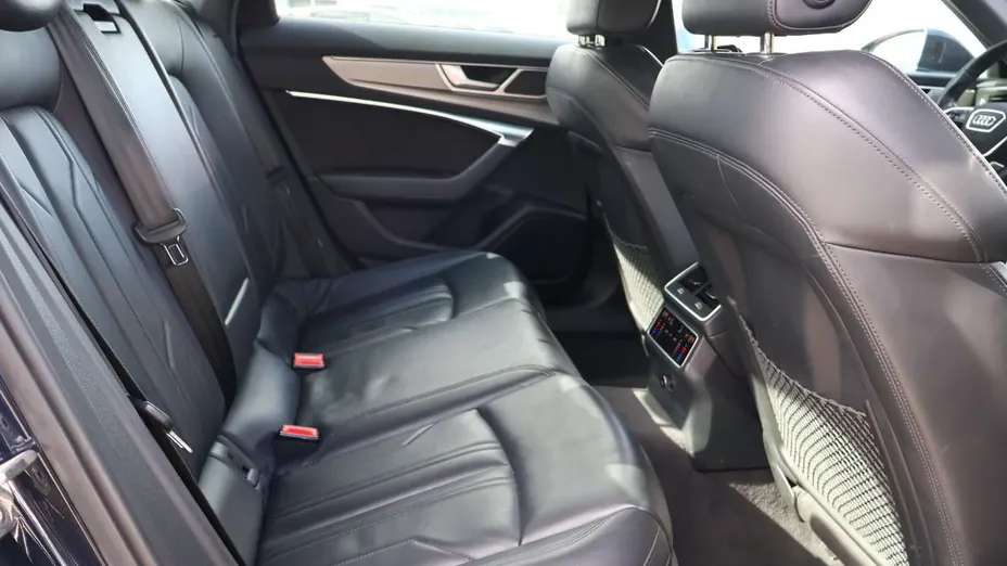 AUDI A6 -