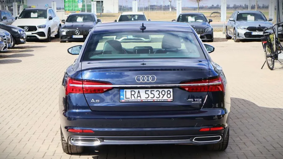 AUDI A6 -