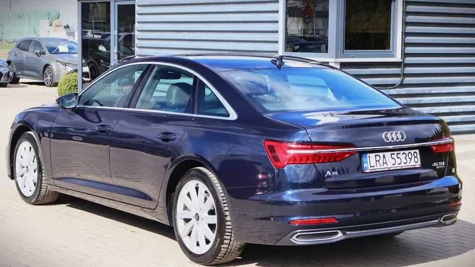 AUDI A6 -