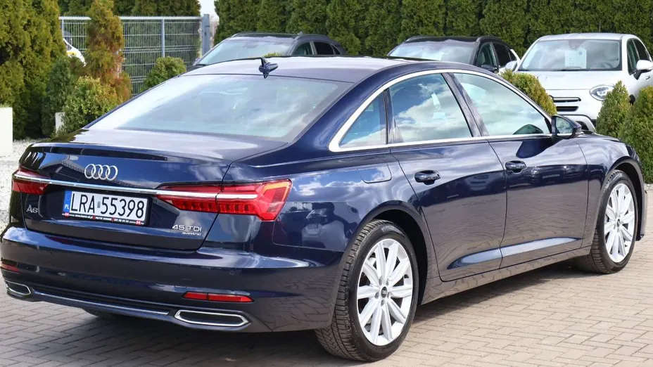 AUDI A6 -