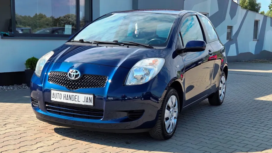 TOYOTA Yaris -