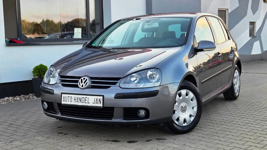 VOLKSWAGEN Golf -