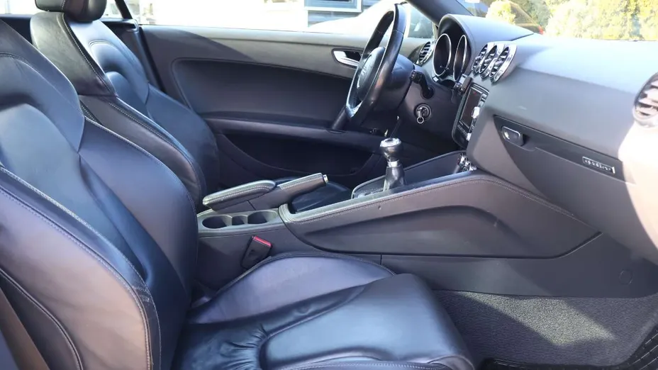 AUDI TT -