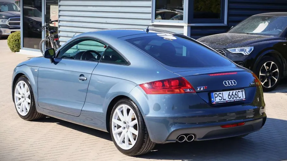 AUDI TT -