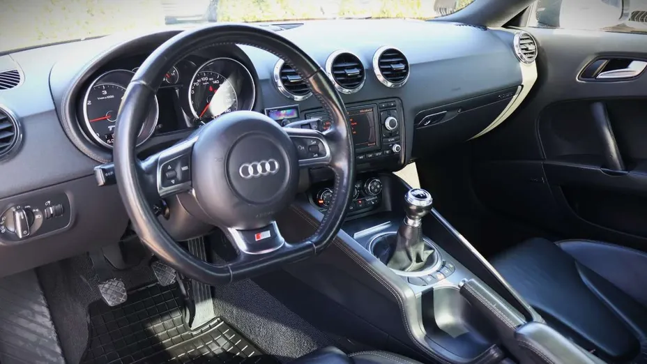 AUDI TT -