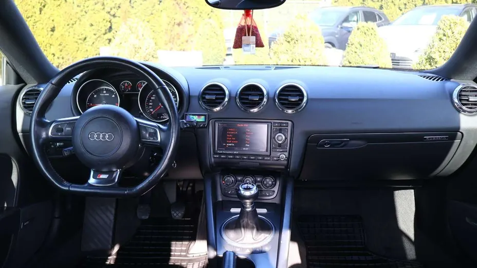 AUDI TT -