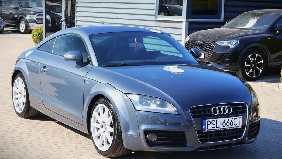 AUDI TT -