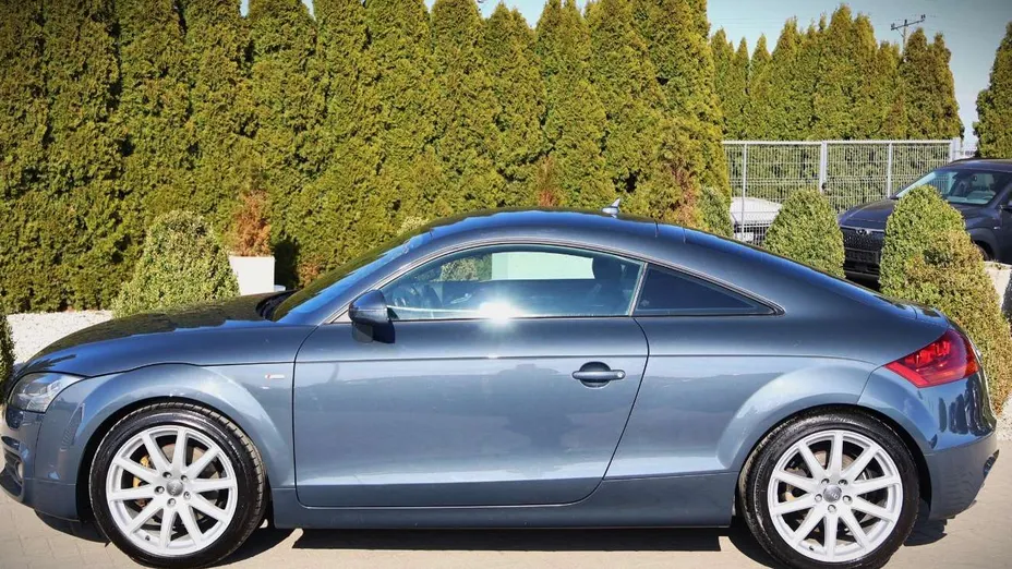 AUDI TT -