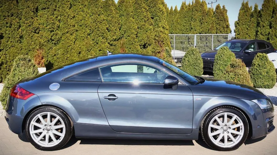AUDI TT -