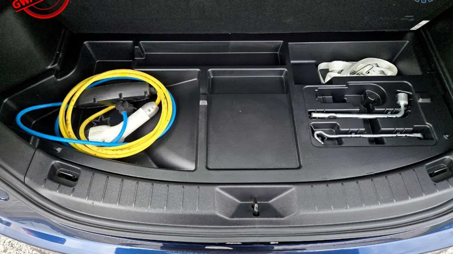 MAZDA CX-90 -