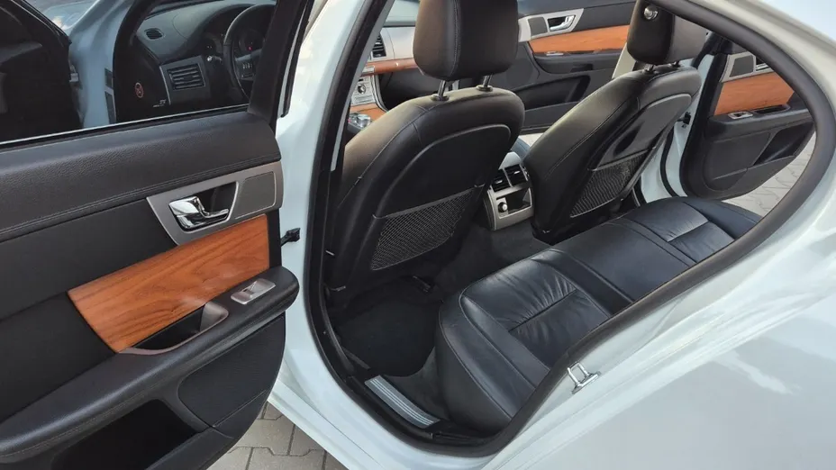 JAGUAR XF -