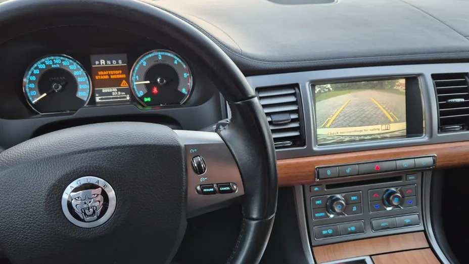 JAGUAR XF -