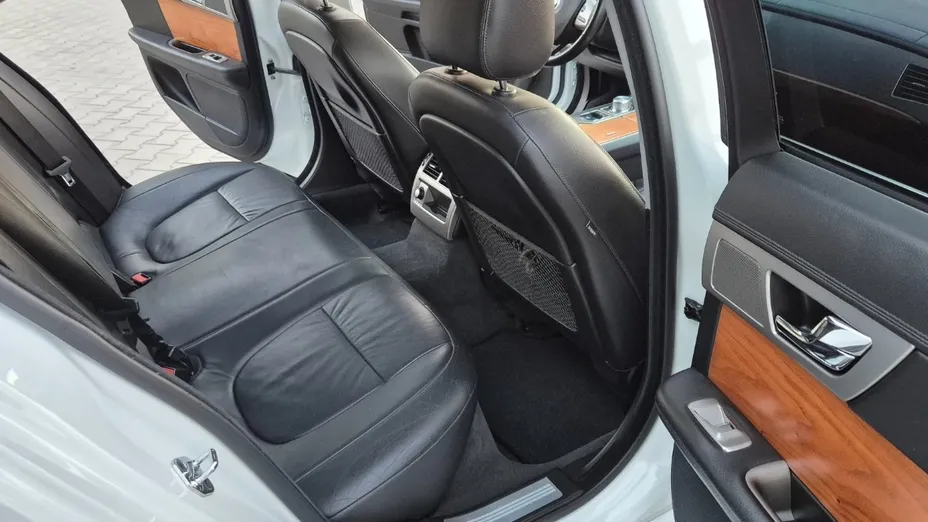 JAGUAR XF -