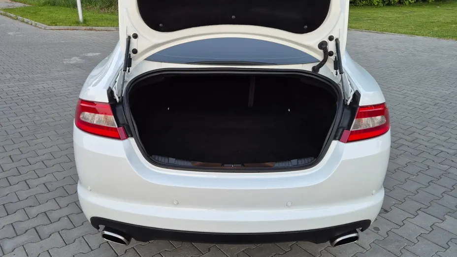 JAGUAR XF -