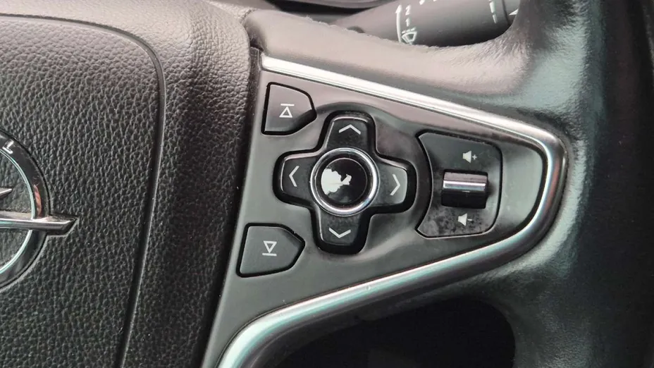 OPEL Insignia -