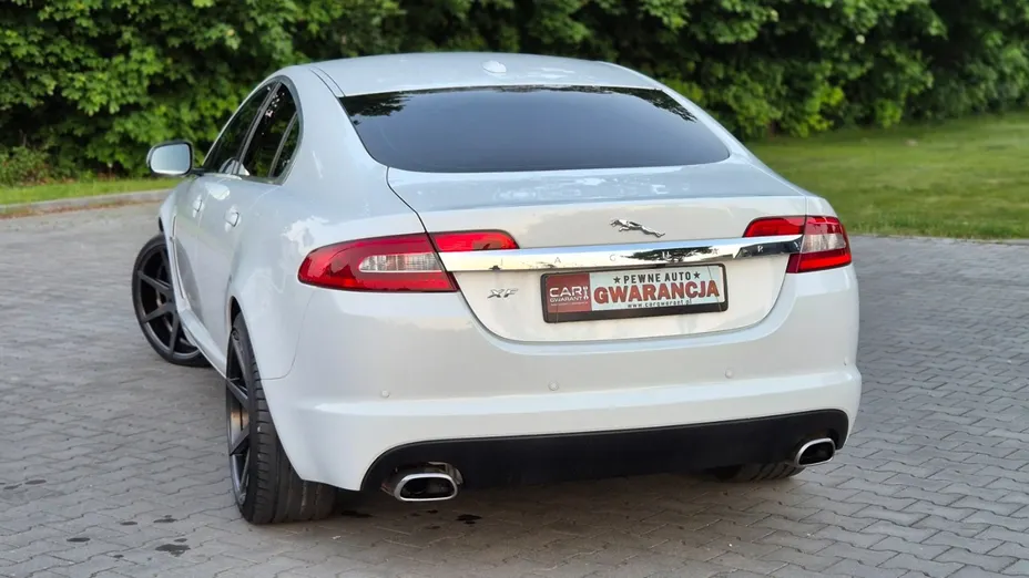 JAGUAR XF -