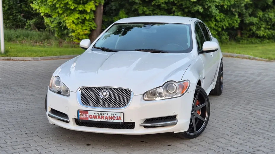 JAGUAR XF -