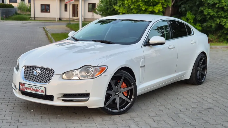 JAGUAR XF -