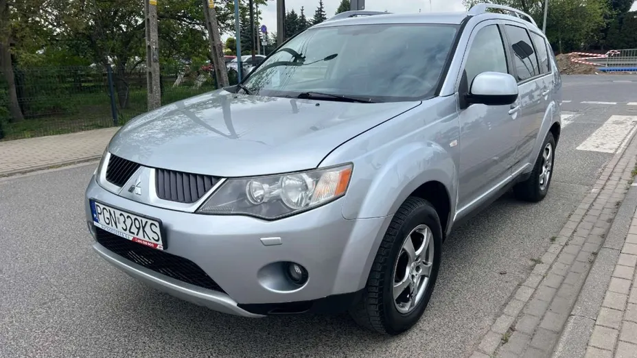 MITSUBISHI Outlander -