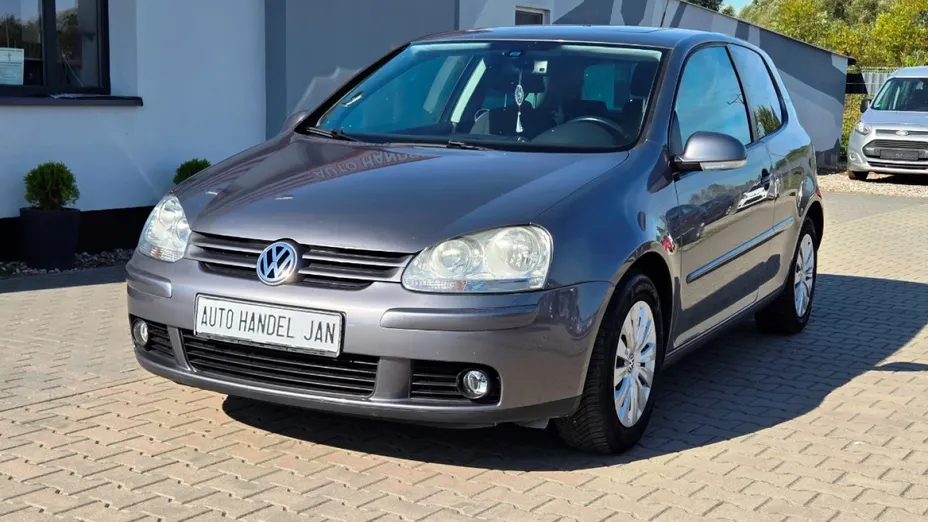 VOLKSWAGEN Golf -