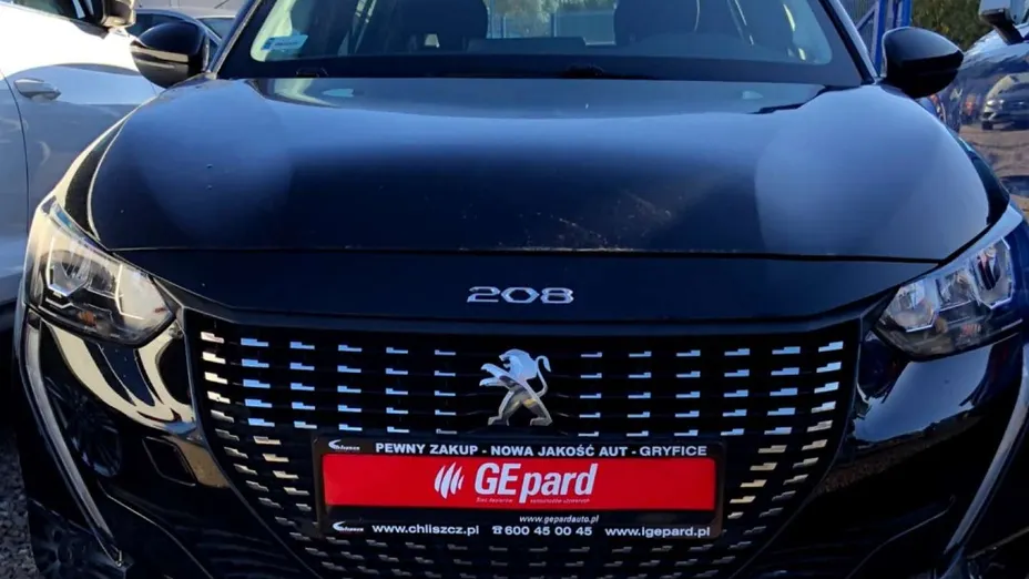 PEUGEOT 208 -