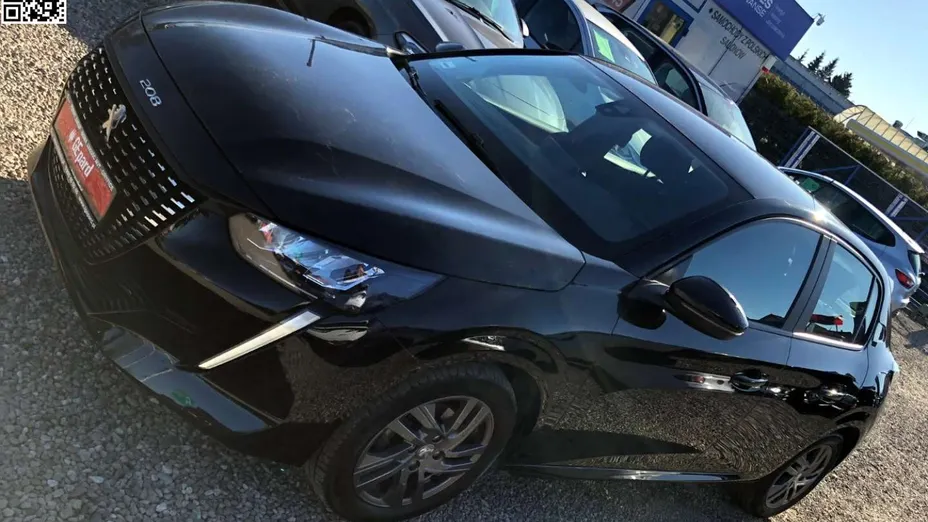 PEUGEOT 208 -