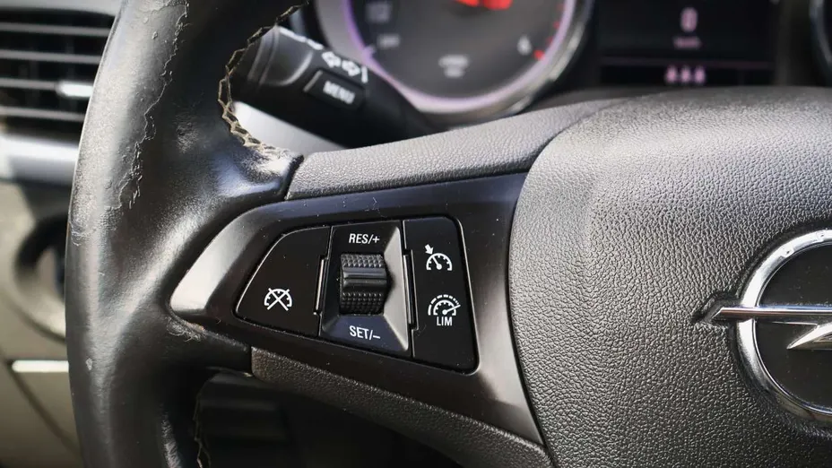 OPEL Astra -