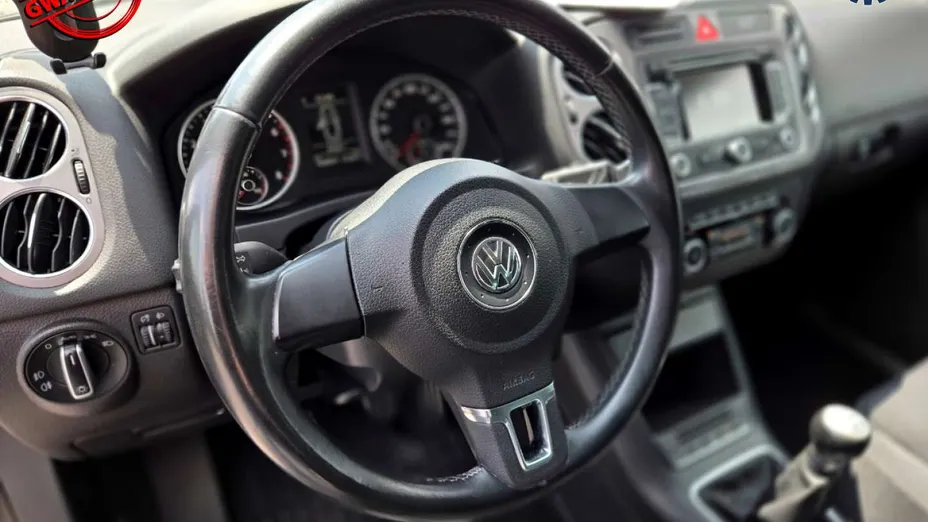 VOLKSWAGEN Tiguan -