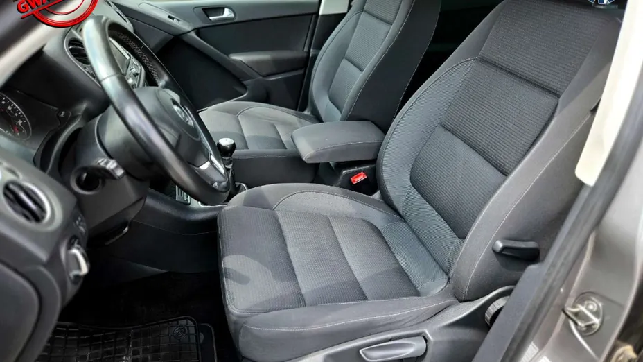 VOLKSWAGEN Tiguan -