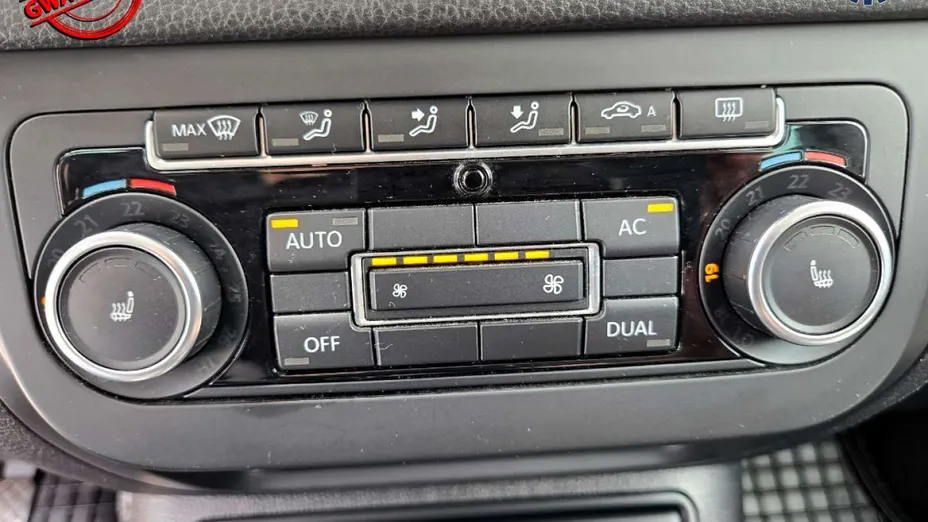 VOLKSWAGEN Tiguan -
