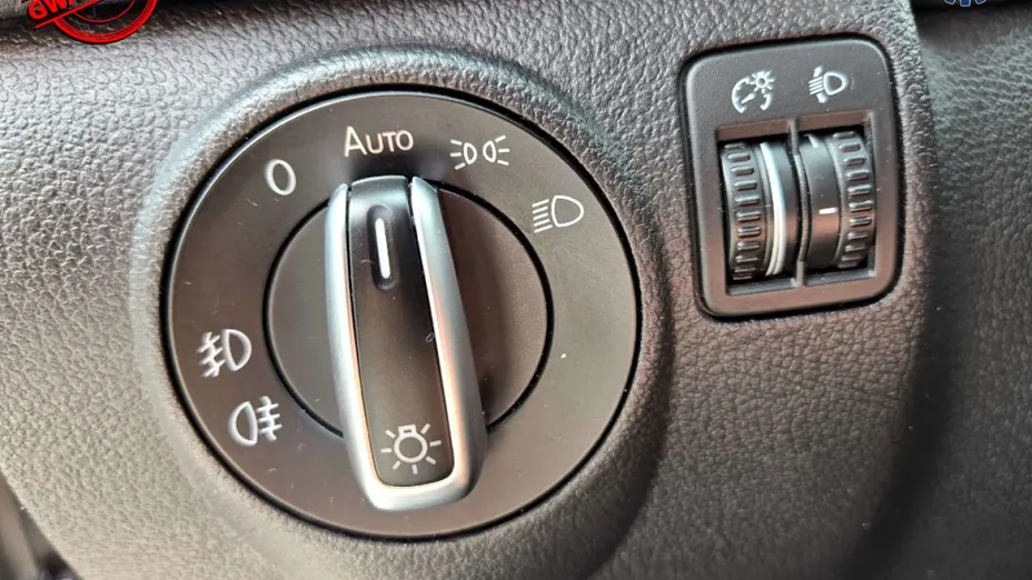VOLKSWAGEN Tiguan -