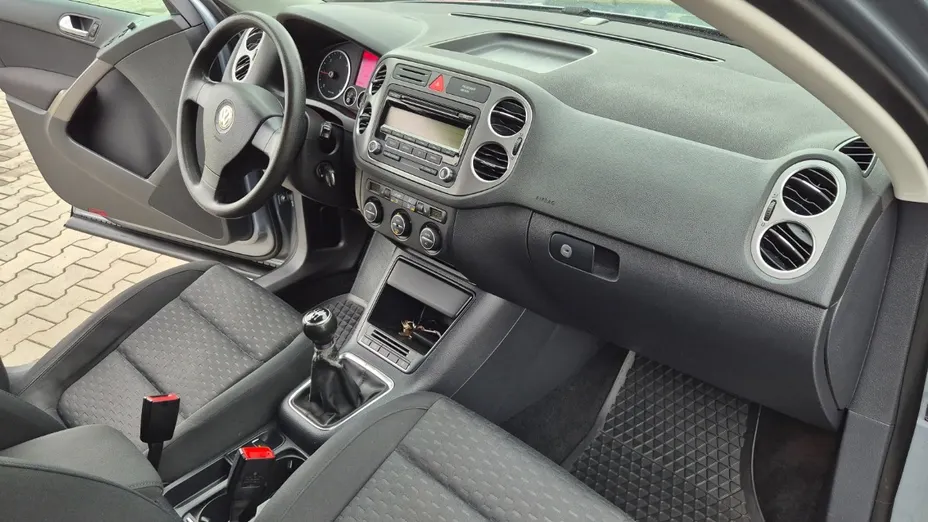 VOLKSWAGEN Tiguan -