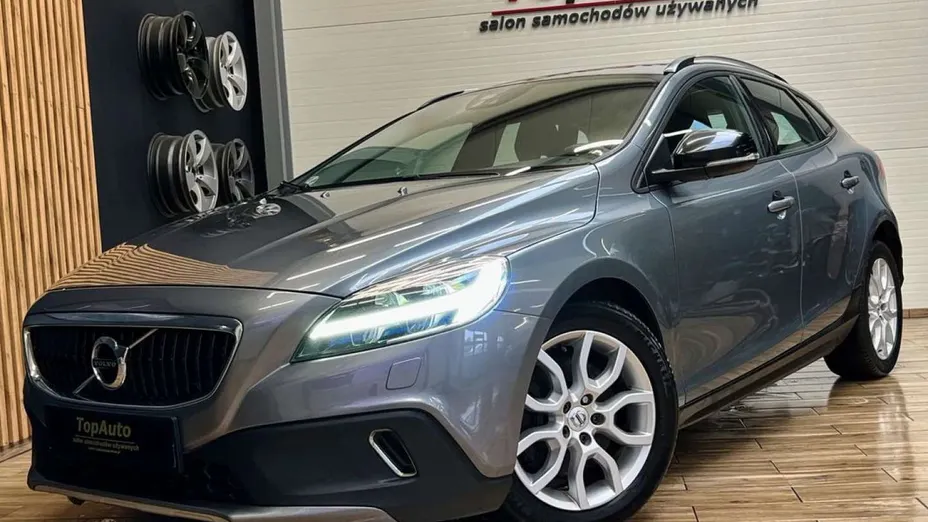 VOLVO V40 Cross Country -