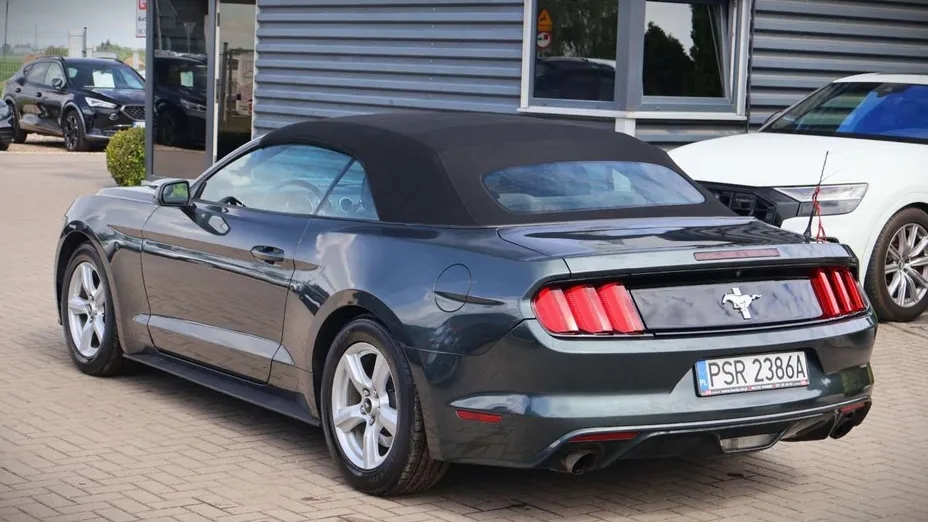 FORD Mustang -
