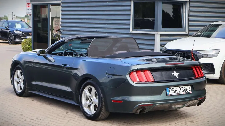 FORD Mustang -