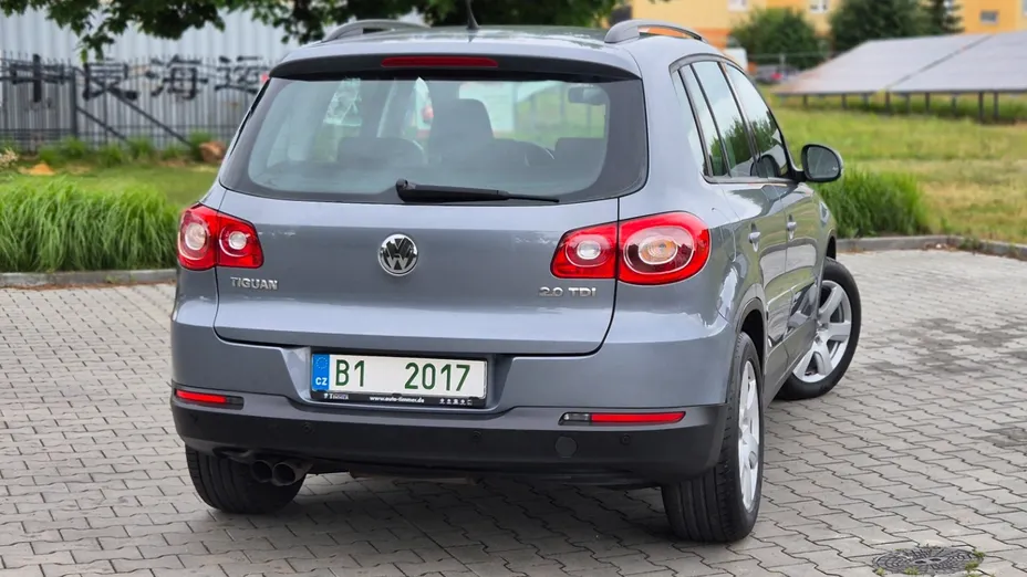VOLKSWAGEN Tiguan -