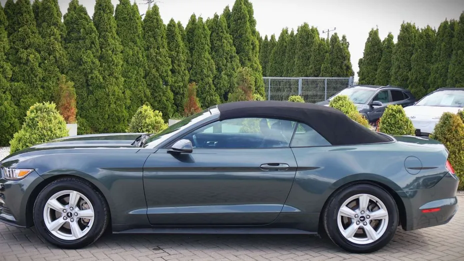 FORD Mustang -