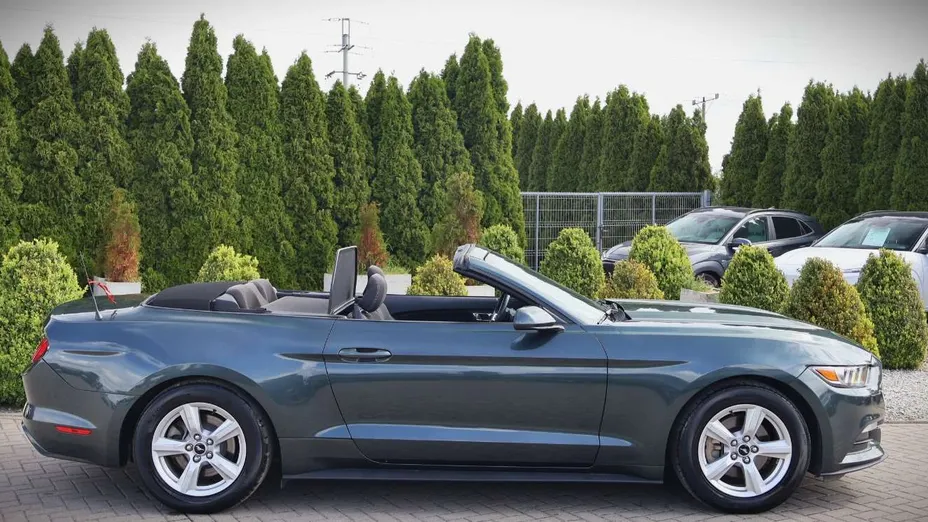 FORD Mustang -