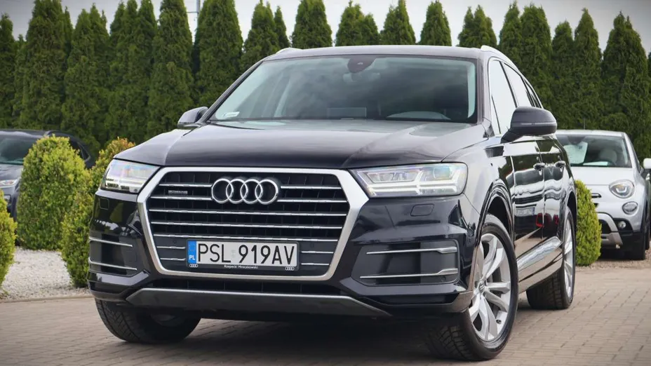 AUDI Q7 -